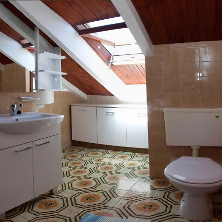Damir Apartman *