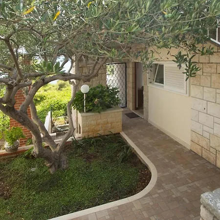 Damir Apartman *
