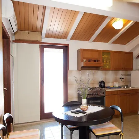 Damir Apartmán Postira